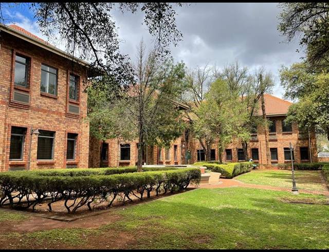 BUSINESS PROPERTY TO RENT IN DIE HOEWES